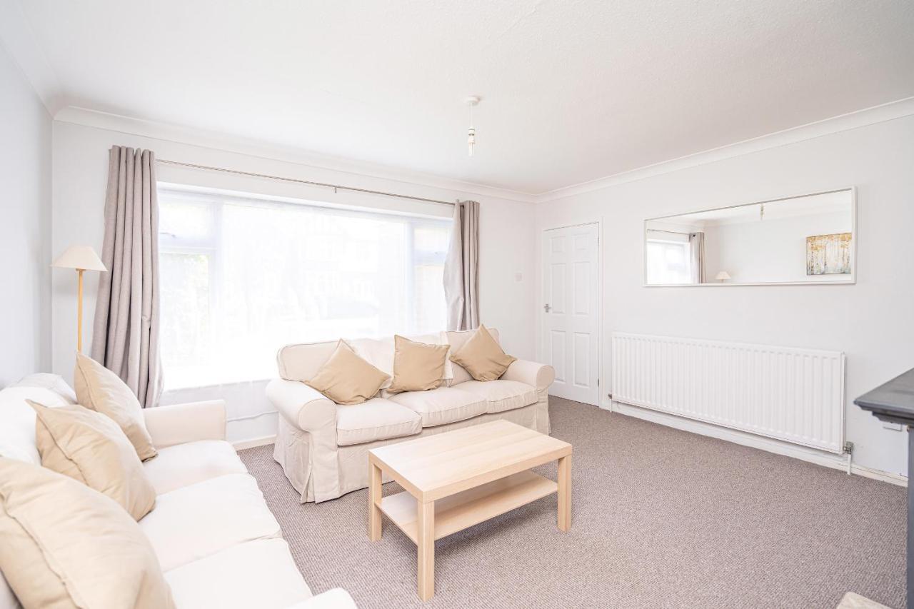 Spacious 5 Bedroom House - Sleeps 7 - 3-Car Driveway - Work - Leisure Wolverhampton Exterior photo